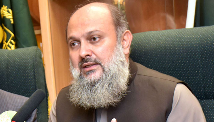 Federal Minister for Commerce Jam Kamal Khan addressing to media persons at Trade Development Authority of Pakistan in Karachi on May 13, 2024. — APP