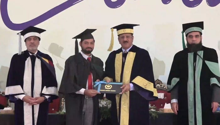 The Rector, Major General (r) Muhammad Kaleem Asif, HI (M) (2nd right), awards a degree to a student during the convocation 2024 at FUI on November 20, 2024. — Screengrab via Facebook@fuislamabad