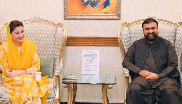 Punjab Chief Minister Maryam Nawaz (left) met Balochistan Chief Minister Sarfraz Ahmed Bugti. — Facebook@TheMaryamNSharif/file