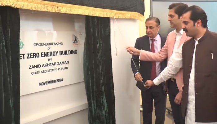 (from left) CS Punjab Zahid Akhtar Zaman and Punjab Minister for Communications and Works Malik Sohaib Ahmed Bharath unveil the foundation stone of the Net Zero Energy Building of the Energy department on November 21, 2024. — Facebook@Chief Secretary Punjab