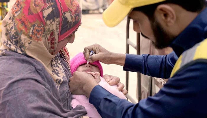 A health worker administering polio drops to a child on February 27, 2024. — APP