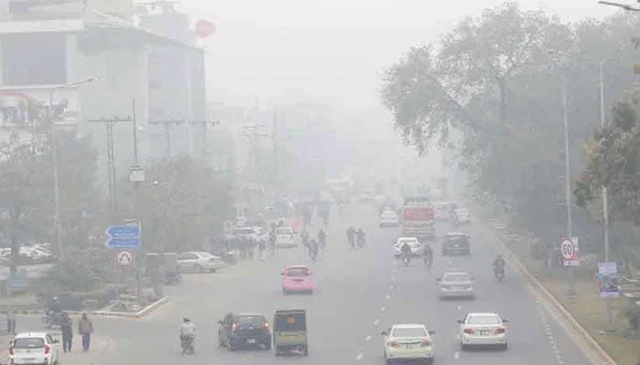 The representational image shows motorists on their way during heavy smog in morning hours in Lahore on November 30, 2022. — Online