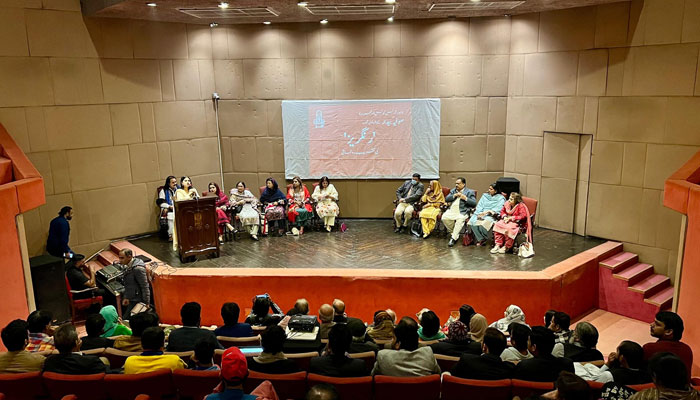 Participant speaks at a launching ceremony of ‘Rangrez’ by author Sophia Bedar at Alhamra Arts Centre, The Mall, on November 22, 2024. — Facebook@AlhamraLAC