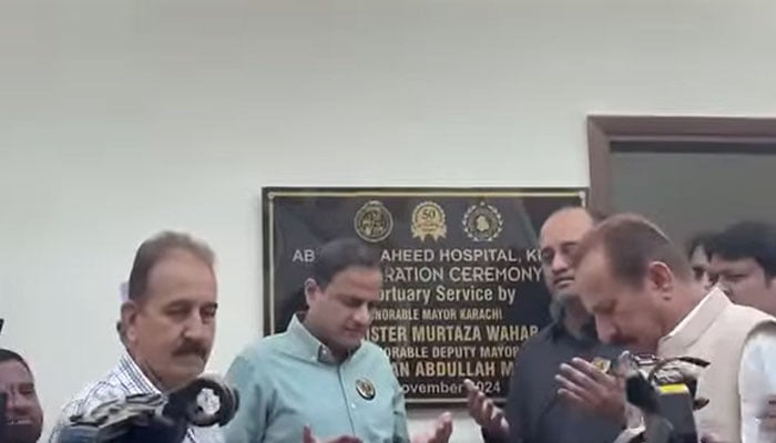 Karachi Mayor Barrister Murtaza Wahab (2nd left) along with Deputy Mayor Salman Abdullah Murad (second right) at the ribbon cutting ceremony for the inauguration of various departments on the occasion of the 50th anniversary of Abbasi Shaheed Hospital on November 23, 2024.— Facebook@TariqHussain