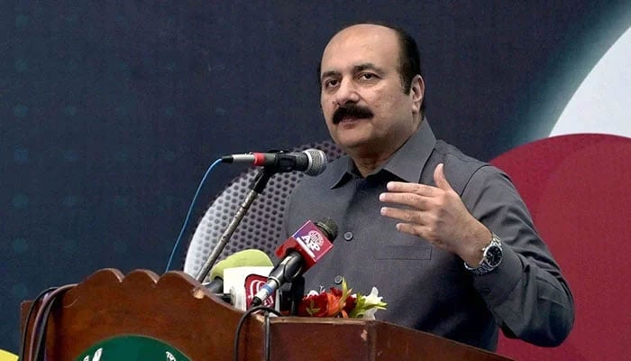 Chairman Prime Minister Youth Programme Rana Mashhood Ahmed Khan addresses the audience at a ceremony. — APP/File