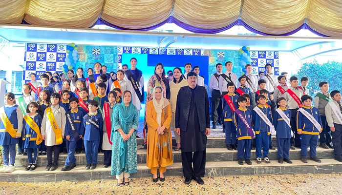 The chairman of the BISE Peshawar, Prof Nasrullah Khan as the chief guest pose for a group photo with stdends and schools sttaff during a ceremony at the Beaconhouse School System of Jamrud Campus, Peshawar on November 25, 2024. — Facebook@BSSJCPrimarysection