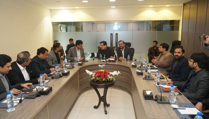 Punjab Minister for Housing and Urban Development Bilal Yasin (centre) speaks with PSPA CEO Syed Zahid Aziz (left) during his visit to the Punjab Saaf Pani Authority (PSPA) on November 27, 2024. — Facebook@Punjabsaafpaniauthority