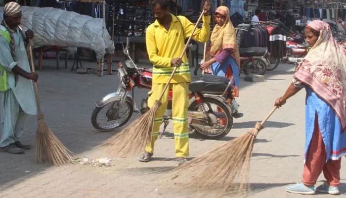 LWMC workers can be seen cleaning the streets on October 18, 2023. — Facebook@LWMC1139