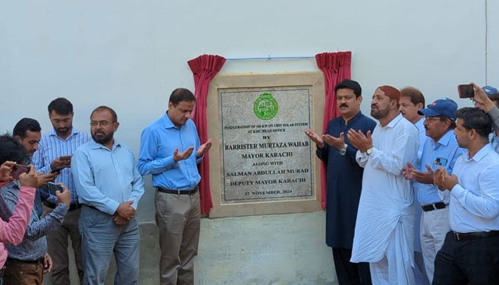 Karachi Mayor Barrister Murtaza Wahab inaugurates a solar system at the KMC building on November 27, 2024. — Facebook@barristermurtazawahabofficial