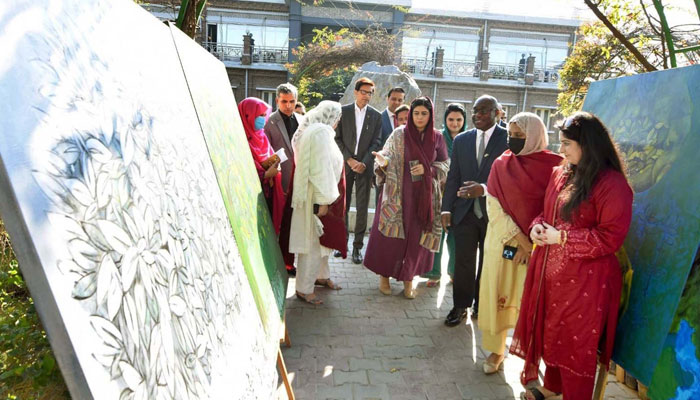 US Consul General Shante Moore along with others takes a keen interest in arts and pictures during the painting exhibition of the Women Literature Festival Second Edition at the SBBWU in Peshawar on November 27, 2024. — PPI