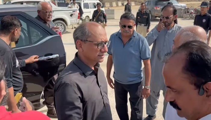 Sindh Local Government Minister Saeed Ghani inspects the under-construction Korangi Causeway project on November 28, 2024. — Screengrab via Facebook@SaeedGhaniPPP