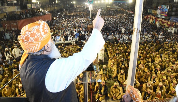 JUI-F chief Maulana Fazlur Rehman addresses the Babul Islam Conference in Sukkur. — Facebook@MoulanaOfficial/File