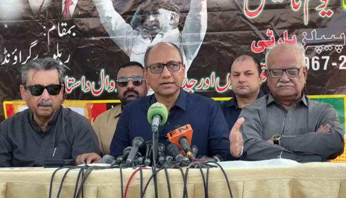 Sindh Local Government Minister Saeed Ghani (centre) speaks at a press conference on November 29, 2024. — Screengrab via Facebook@SaeedGhaniPPP