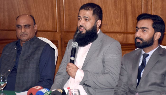 Vice President of Pak-UK Trade Forum Usman Siddiqui addresses a press conference at a local hotel in Islamabad on November 29, 2024. — Online