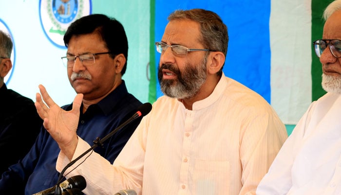 Karachi Jamaat-e-Islami (JI) emir Monem Zafar (centre) addresses a press conference at the Idara Noor-e-Haq on December 1, 2024. — Facebook@Khijamaat