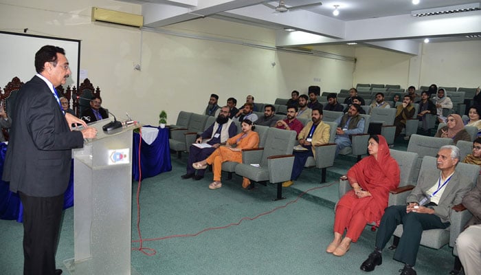 PU VC Prof Dr Muhammad Ali addresses a five-day national workshop on Current Techniques in Protein Purification and Characterisation organised by the Punjab University School of Biological Sciences (SBS) on December 2, 2024. — Facebook@UniversityOfThePunjab.Official