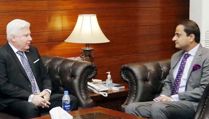 Karachi Mayor Barrister Murtaza Wahab (right) exchanges views with the Ambassador of the Czech Republic, Ladislav Stienhubel, during a meeting  at the Karachi Metropolitan Corporation (KMC) head office on December 2, 2024. — PPI