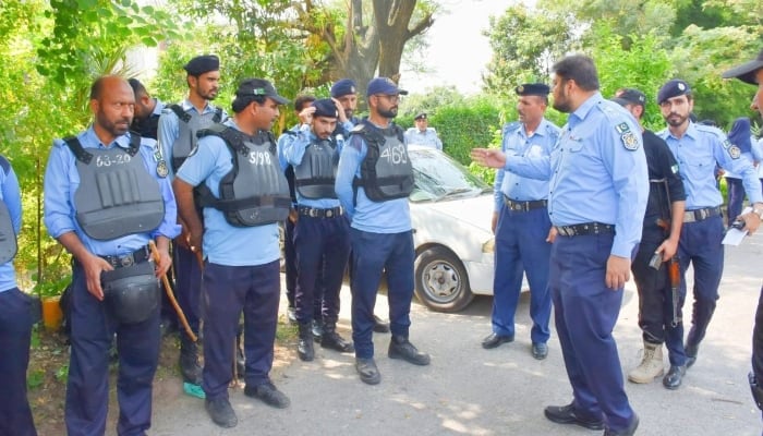 Islamabad Police officials are getting instructions on security from a senior officer in Islamabad. —X@ICT_Police