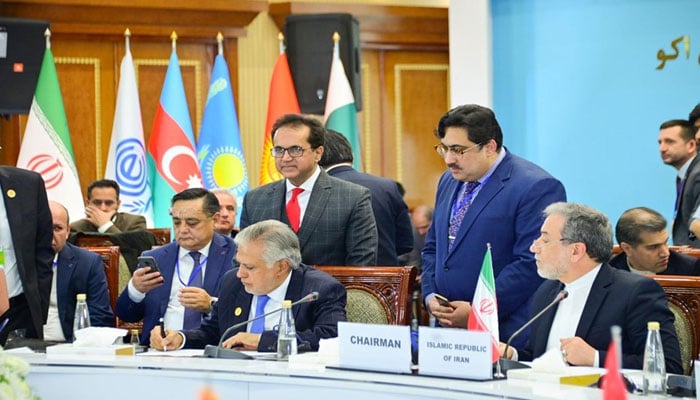 Deputy Prime Minister and FM SenatorMohammad Ishaq Dar signs the charter of clean energy at (ECO) meeting at Mashhad on 3rd December 2024. — PID