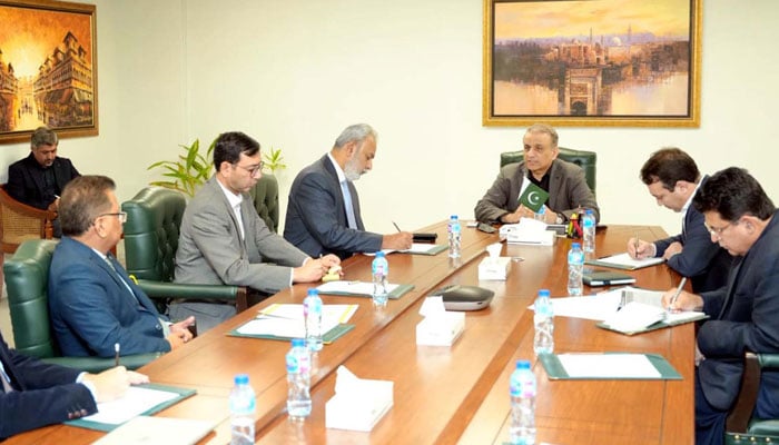 Federal Minister for Communications, Privatization & Board of Investment Abdul Aleem Khan presides over a high-level meeting of NHA in Islamabad on December 4, 2024. — PPI