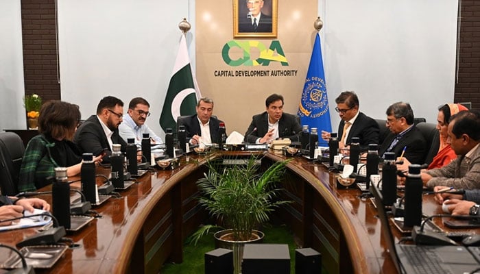 CDA Chairman Muhammad Ali Randhawa (right) and Azerbaijan’s Ambassador to Pakistan, Khazar Farhadov (left) in a meeting to review the progress of work on the beautification and restoration of three different places on December 4, 2024. — Facebook@cda.isb.pk