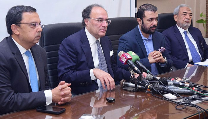 Federal Minister for Finance and Revenue Senator Muhammad Aurangzeb (2nd from left) addresses during his visit to the Overseas Investors Chamber of Commerce and Industry (OICCI)on December 07, 2024. — APP