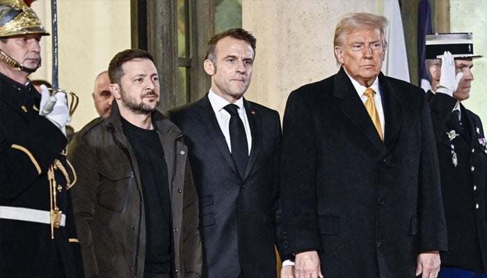 Ukrainian President Volodymyr Zelensky (left) met US president-elect Donald Trump (right) and Macron at the presidential palace in Paris. — AFP/File