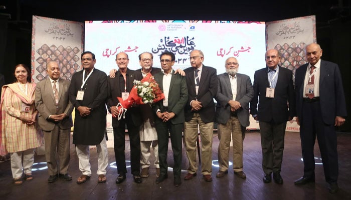 Federal Minister for Education and Science & Technology Dr Khalid Maqbool Siddiqui (5th right) in a group with participants at a session at the 17th International Urdu Conference organised by the Arts Council of Pakistan on December 8, 2024. — Facebook@ACPKHI