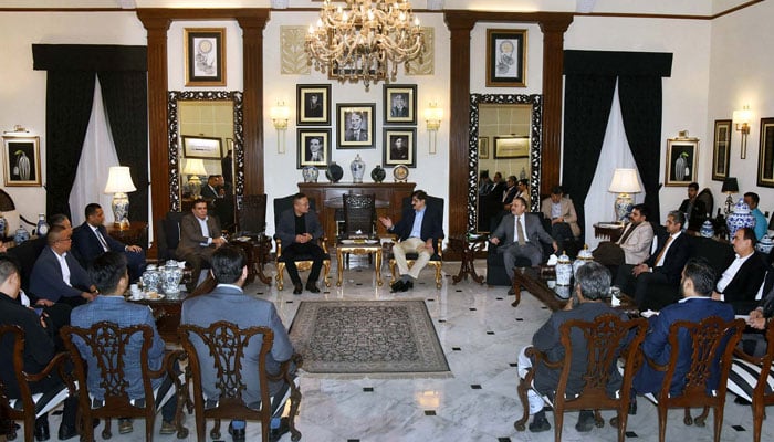 Sindh CM Syed Murad Ali Shah (centre right) in a meeting with a Chinese business delegation led by Meng Xiaowei (centre left) at the CM House in Karachi on December 9, 2024. — PPI