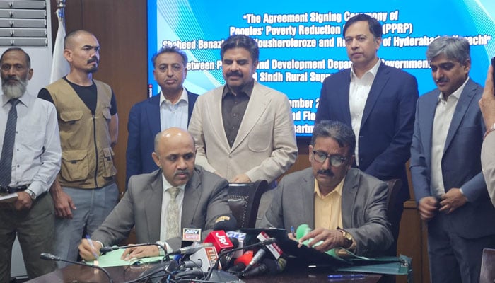 A MOU signing ceremony between the planning & development department, and the Peoples Poverty Alleviation Programme at the Sindh Secretariat on December 9, 2024. — Facebook@SRSO.official