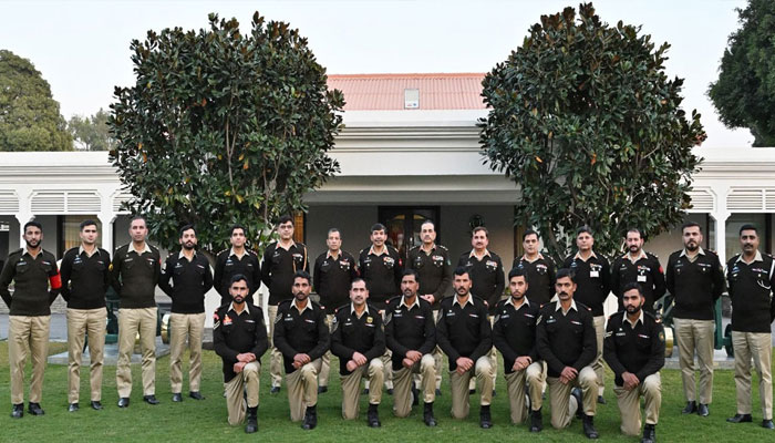 Chief of Army Staff General Syed Asim Munir and Pakistan Army team that secured the prestigious Gold Medal in the “Exercise Cambrian Patrol” held in the United Kingdom, poses for the photo. — State Media/File