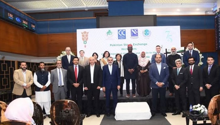 PSX officials and delegates of the 2nd International Islamic Capital Market Conference & Expo 2024 posing for photo on December 11, 2024. — Instagram@pakistanstockexgltd