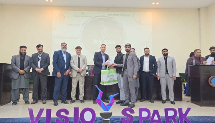 Students are being given shields during an IT event titled ‘Visio Spark 2024’ at COMSATS University Islamabad (CUI) Wah Campus on December 8, 2024. — Facebook@psebpk