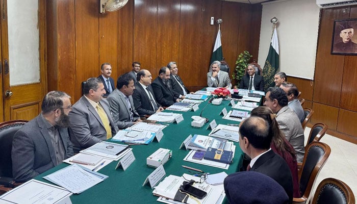 Chief Justice of Pakistan, Justice Yahya Afridi chairing the meeting of Jail Reforms at Supreme Court Branch Registry, Karachi, today 12th December, 2024. — PID