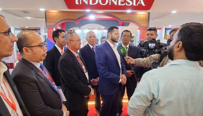 Indonesian Acting Consul General Teguh Wiweko (third left) seen with Indonesian business delegates.— State media/File