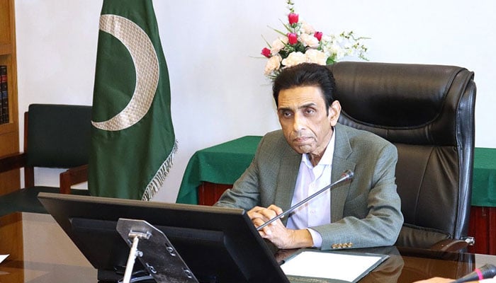 Federal Minister for Education and Professional Training Dr Khalid Maqbool Siddiqui chairs a meeting on March 20, 2024. —  APP