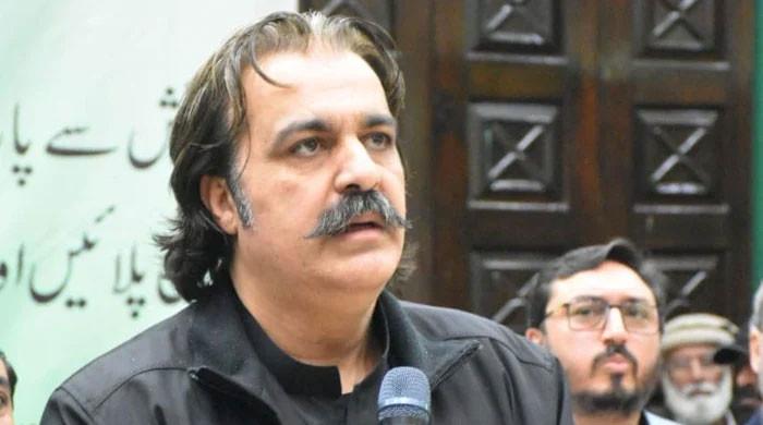 Gandapur asks Imran to flee peace, warns of taking to streets with guns