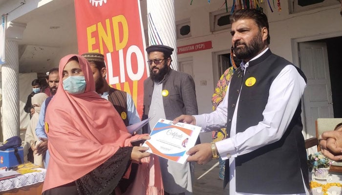 MPA and Chairman DDAC Zar Alam Khan (right) awards a certificate to a polio worker during the best polio worker award ceremony on December 13, 2024. — Facebook@Zar Alam Khan MPA