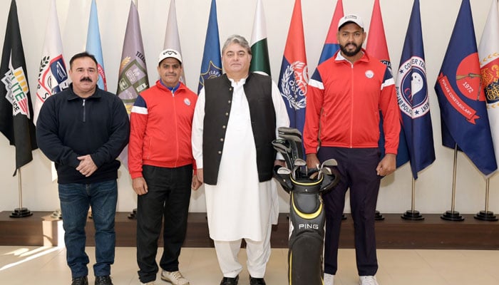 Pakistan police golf team players (2nd left and right) pose for a photo on December 16, 2024. — Facebook@PunjabPolicePakistanOfficial