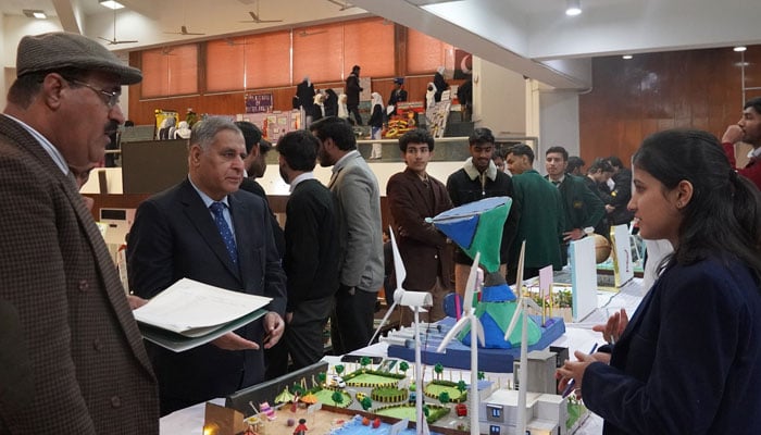 Student briefs participants about her project at a Science Exhibition 2024 organised by the FBISE on December 16, 2024. — Facebook@Federal.BISE.Official