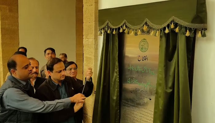 Karachi Mayor Barrister Murtaza Wahab (centre) unveils the plaque of the renovated Khaliqdina Hall on MA Jinnah Road on December 15, 2024. — Screengrab via Facebook@KmcPakistan