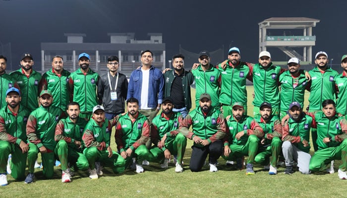 Clifton Popular players posing for the photo at Moin Khan Academy. — Facebook@KTPL.Pakistan/File