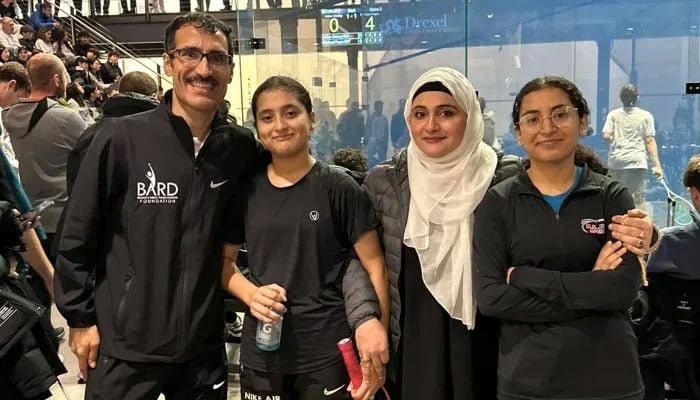 Mahnoor Ali (second left) at the US Junior Open Squash Championship. — The News/Faizan Lakhani/File