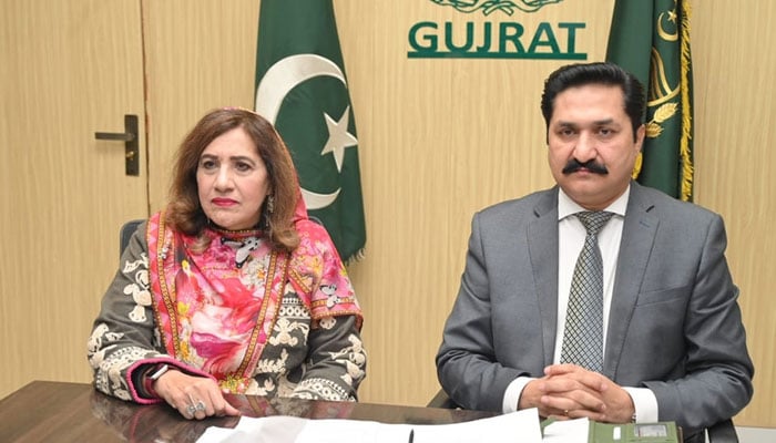 Special Assistant to the Punjab Chief Minister on Polio Eradication Uzma Kardar (left) pictured with Deputy Commissioner Gujrat Safdar Hussain in a meeting to monitor the anti-polio campaign in Gujrat on December 17, 2024. — Facebook@DCGujratOfficial