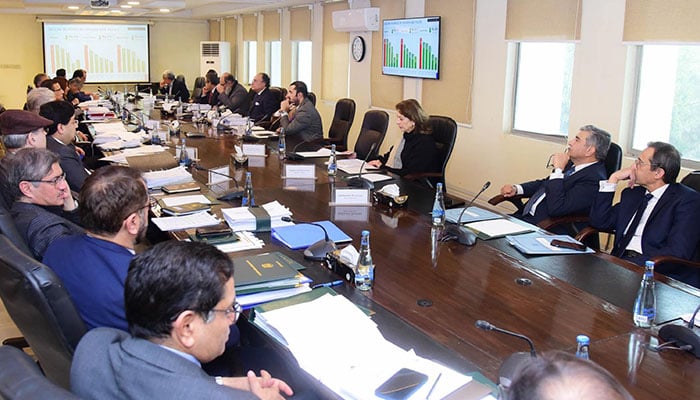 Federal Minister for Finance and Revenue, Senator Muhammad Aurangzeb, chairs the meeting of the Economic Coordination Committee (ECC) at the Finance Division in Islamabad on December 18, 2024.— PID