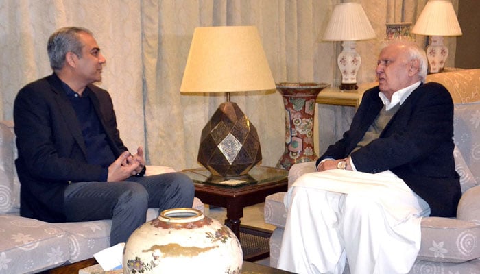 Federal Interior Minister Mohsin Naqvi (right) exchanges views with Chairman Qaumi Watan Party Aftab Ahmad Sherpao during a meeting at Sherpao House in Peshawar on December 20, 2024. — PPI