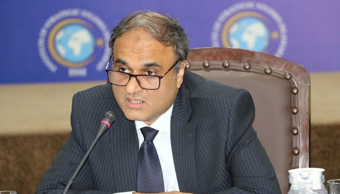 Imran Ahmed Siddiqui, Additional Secretary, Ministry of Foreign Affairs addressing a meeting.—  issi.org.pk/File