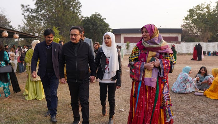 DG FDE Syed Junaid Ikhlaq (2nd left) visits the ‘Stargazing Amid Bonfire’ event hosted by Islamabad Model College (Postgraduate-Margalla), F-7/4 on December 21, 2024. — Facebook@Islamabad Model College for Girls PG-Margala F-7/4, Islamabad