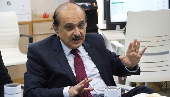 Federal education secretary Mohyuddin Wani Ahmad Wani gestures as he speaks in a meeting. — ndrmf.pk/File