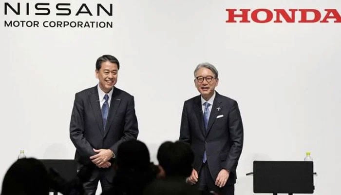 Nissan Motor CEO Makoto Uchida and Honda Motor CEO Toshihiro Mibe attend press conference in Tokyo. — Reuters/File